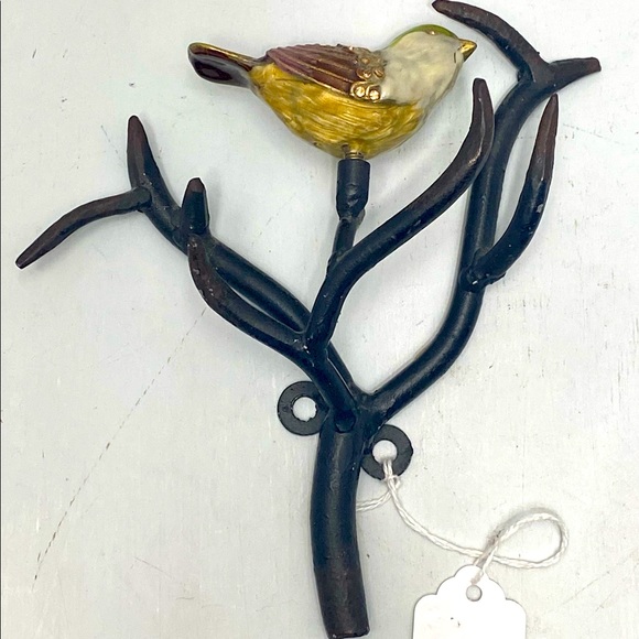 Beautiful Painted Metal Bird on vine - Picture 1 of 6